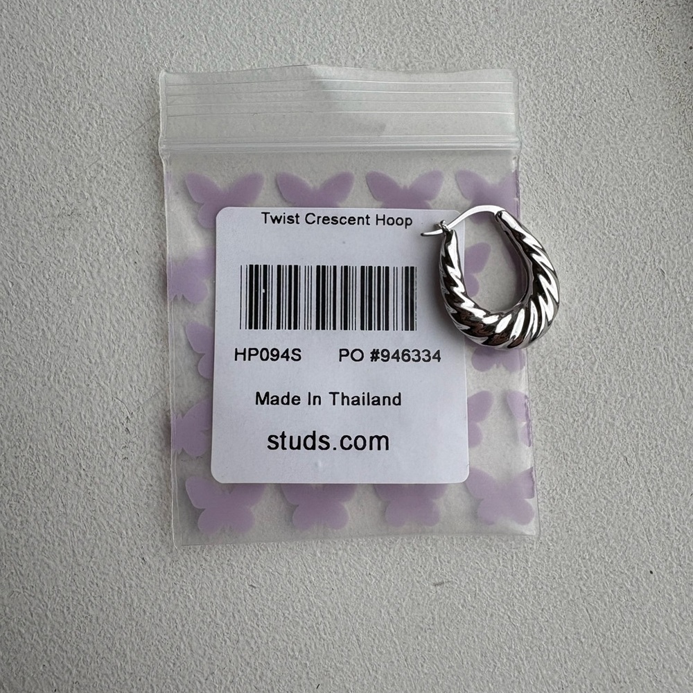 STUDS Twist Crescent Hoop (1)
